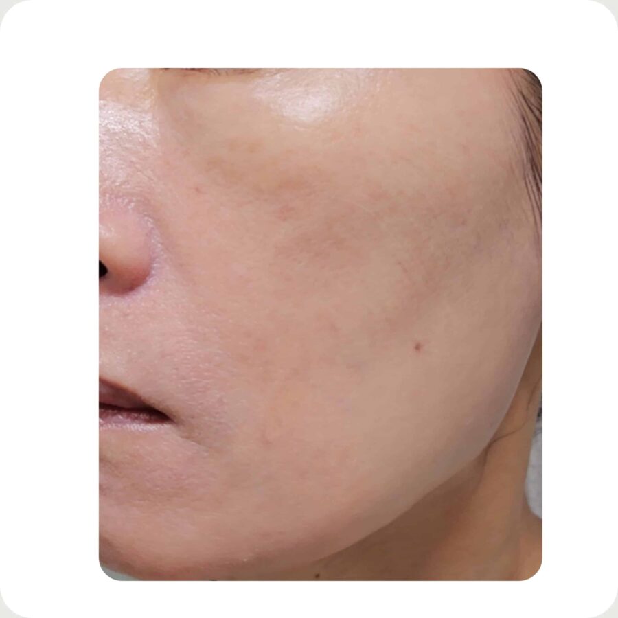 Base makeup after 6 hours: controlled oil shine with no visible caking